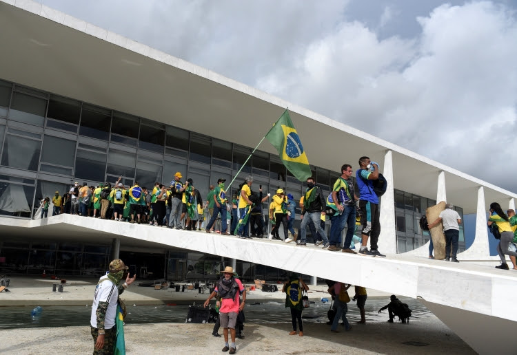 La CSI condena ataques de la extrema derecha